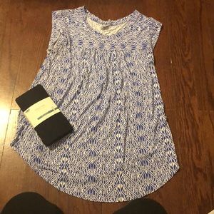 Bundle of 2 maternity shirts and 1 pair tights